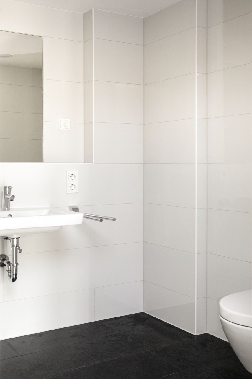 BadezimmermitWanne_Ansicht2_2.jpg BadezimmermitWanne_Ansicht2_2.jpg